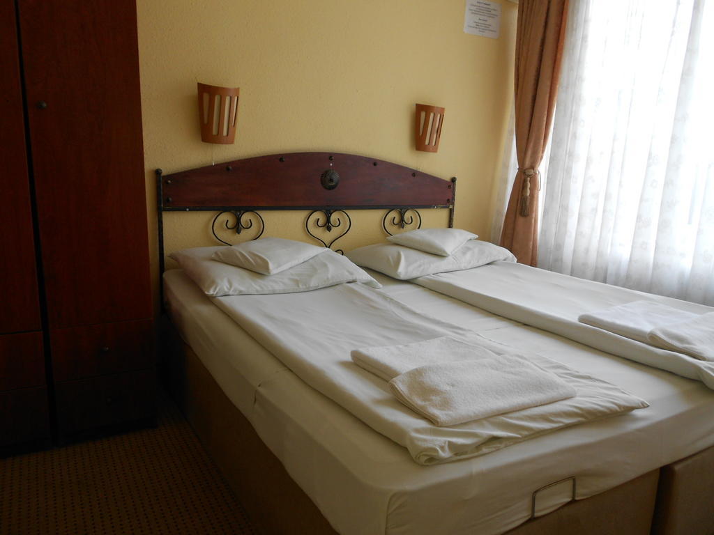 Hotel Seni Studium Budapest Zimmer foto